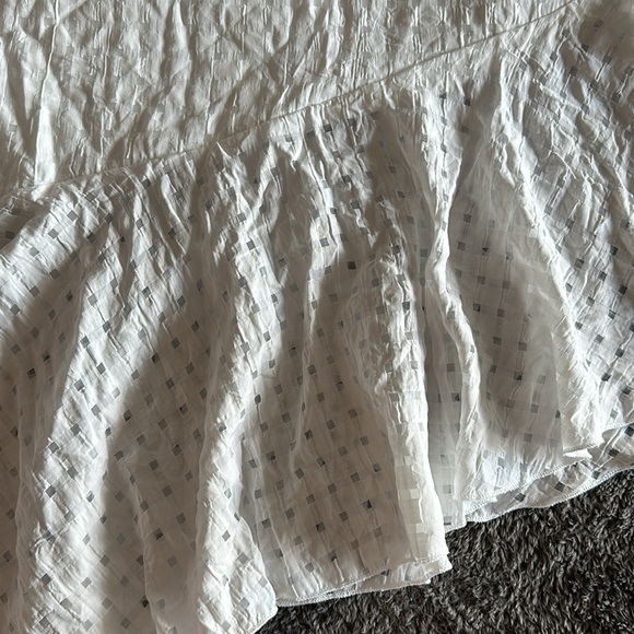 Gorgeous white lined skirt with asymmetrical hemline. Size L - Picture 3 of 6